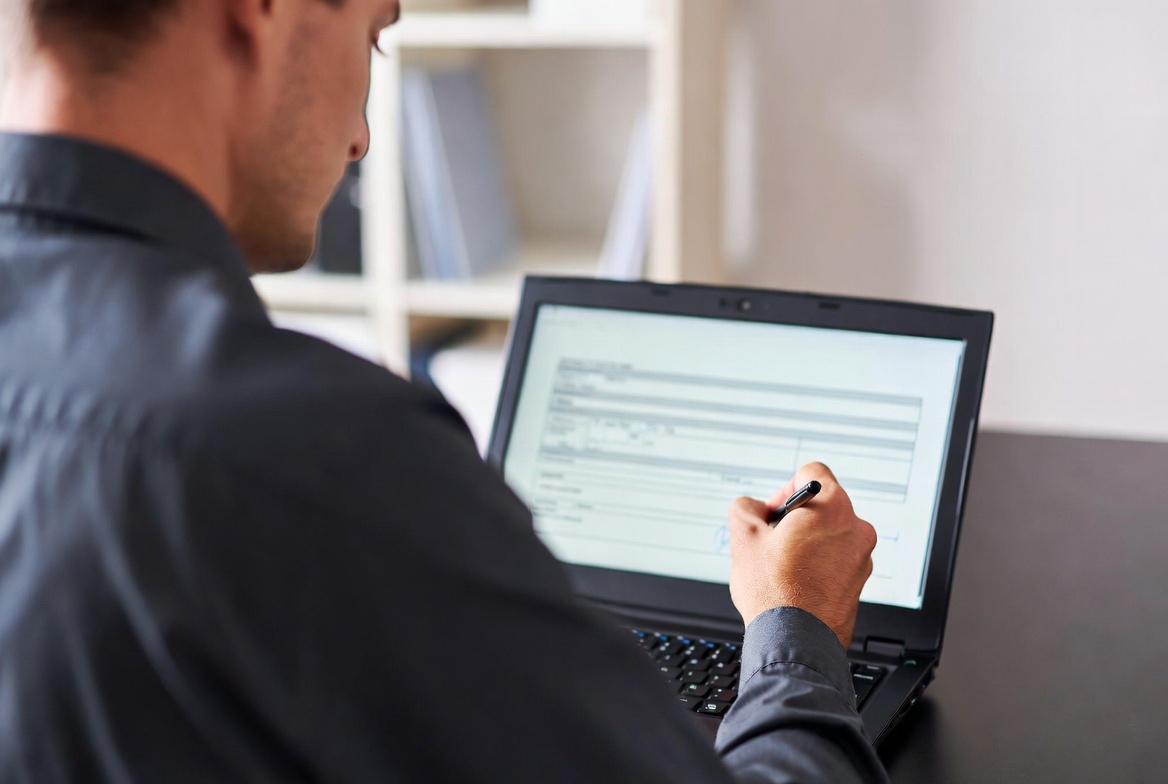 Tout savoir sur la signature électronique : de l'intégration API aux solutions pour les commerciaux